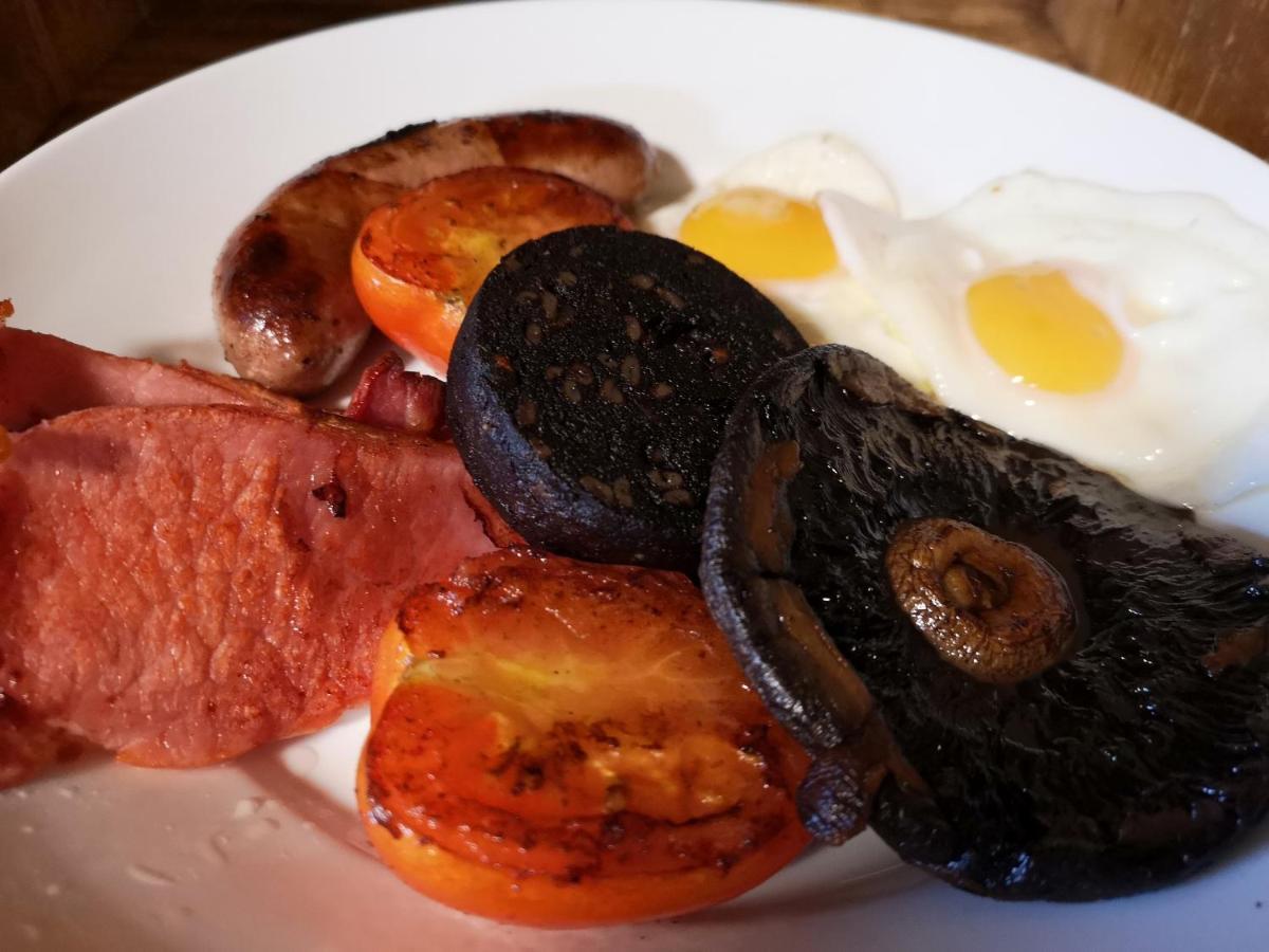 Отель Masons Arms Montacute Экстерьер фото