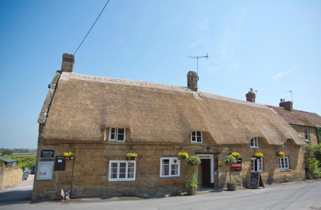 Отель Masons Arms Montacute Экстерьер фото